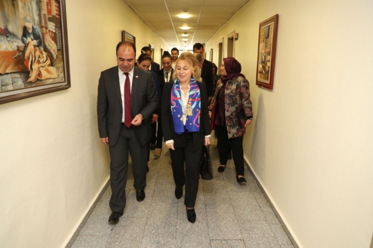 Demet Sabancı’dan Büyükşehir Belediyesine Ziyaret