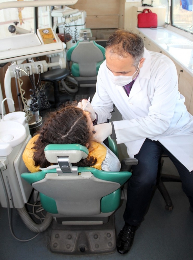 Zihinsel Engelli Kadınlar Diş Taramasından Geçirildi