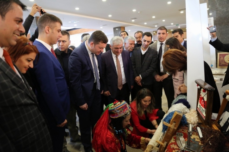 Diyarbakır’da Meslek Tanıtım Stantları Kuruldu