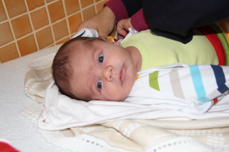 Bir Günlük Ahmet Asım Bebeğe Yeni Yemek Borusu Yapıldı