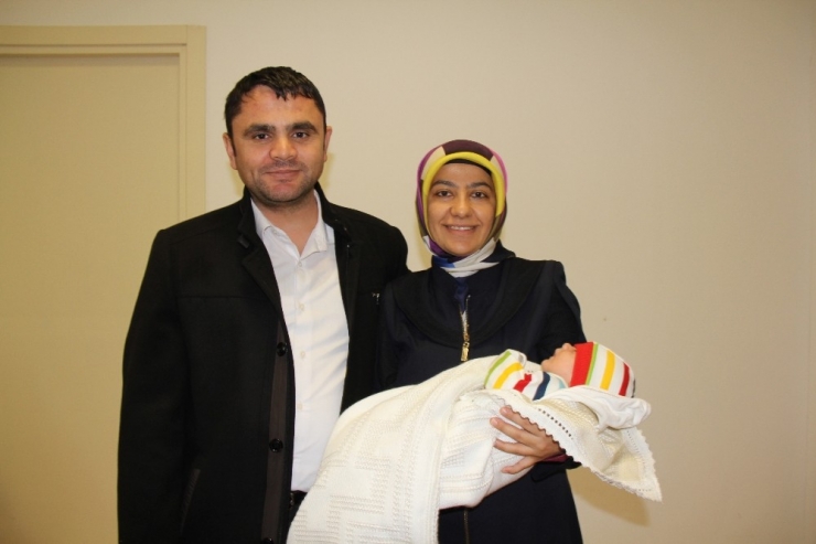 Bir Günlük Ahmet Asım Bebeğe Yeni Yemek Borusu Yapıldı