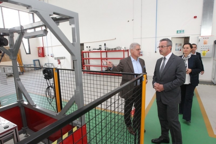 Başkan Köşker Ödüllü Fabrikaları Ziyaret Ediyor