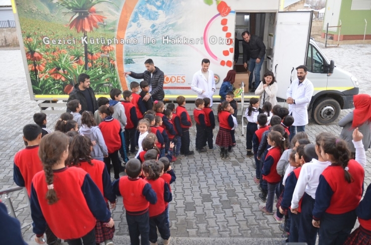 "Gezici Kütüphane İle Hakkari Okuyor” Projesi