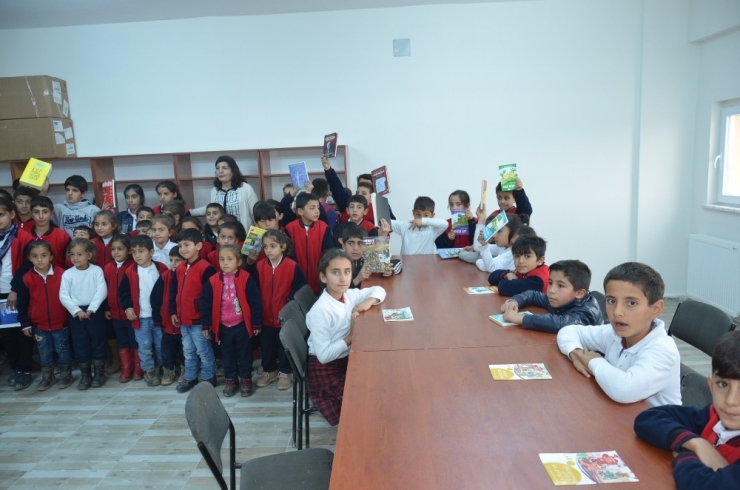 "Gezici Kütüphane İle Hakkari Okuyor” Projesi