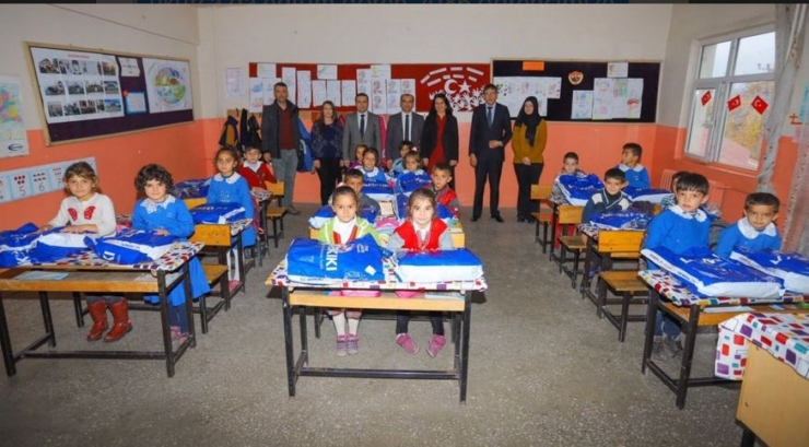 Çukurca’da 2 Bin 65 Öğrenciye Yardım