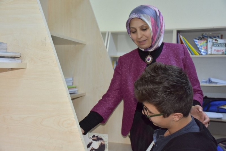 İl Milli Eğitim Müdürü Durmuş, Pansiyonda Kalan Öğrencileri Ziyaret Etti