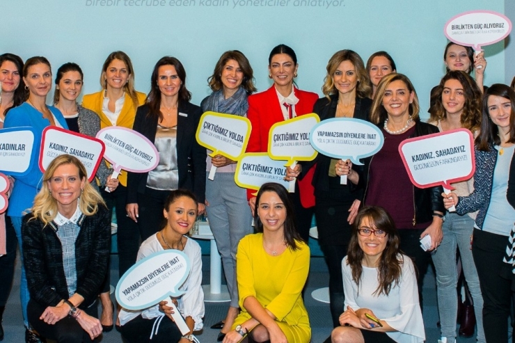 Kadınlar Sahaya İniyor