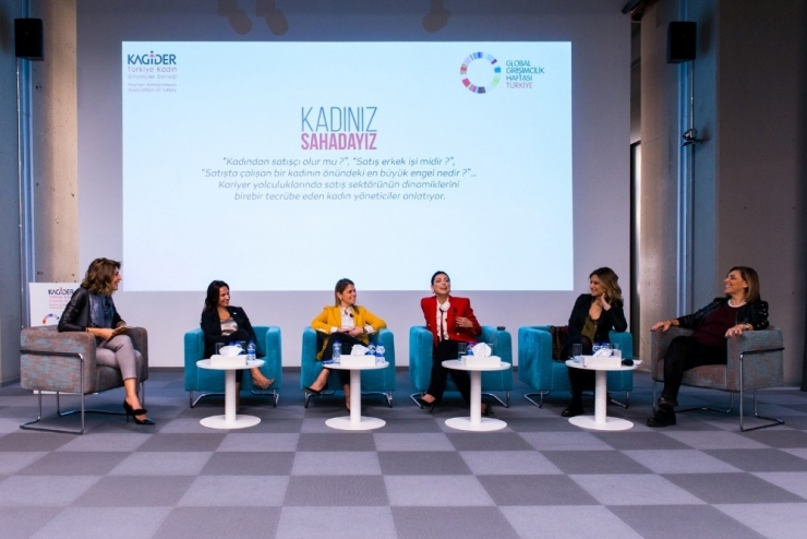 Kadınlar Sahaya İniyor