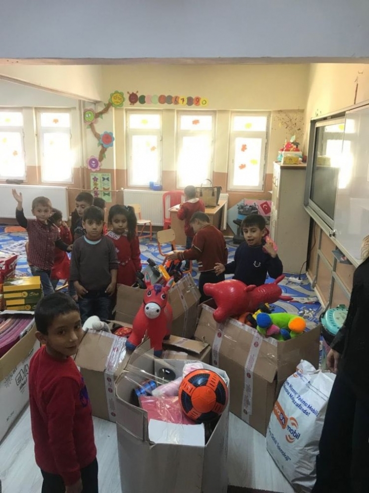 Kreş Öğrencilerinden İlkokul Öğrencilerine Destek