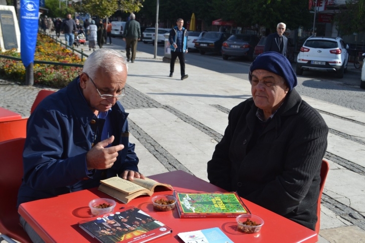 Salihli’de ‘Sokak Kütüphanesi’ Açıldı