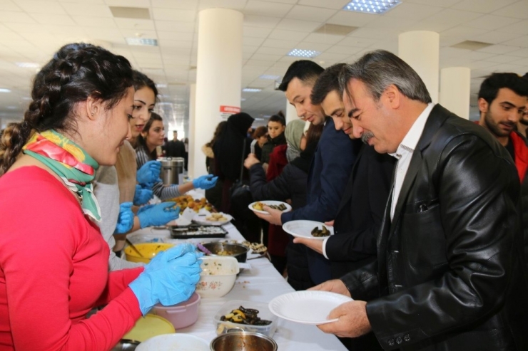 Üniversite Öğrencilerinden ‘Şehit Ailelerine Yardım Kermesi’