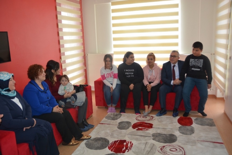 Vali, Sevgi Evlerindeki Çocuklarla Kahvaltı Yaptı