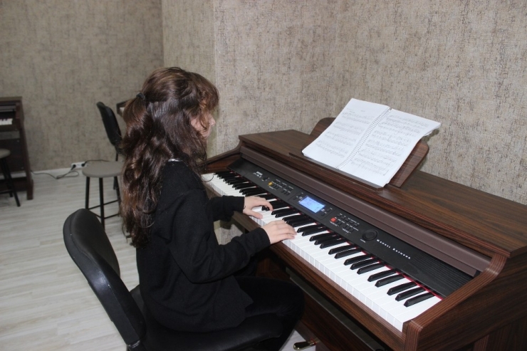 Siverek’te Ücretsiz Müzik Kursu Sınıfı Açıldı
