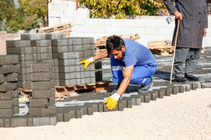 Şehitkamil’den Üçgöze Mahallesi’ne Kilitli Parke Taşı