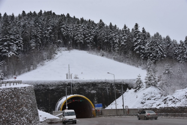 Sinop’a Mevsimin İlk Karı Düştü