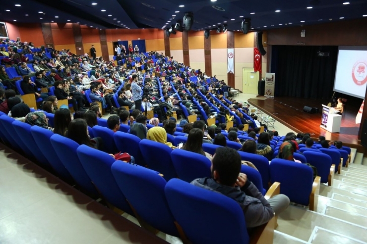 Neşet Ertaş, Türküleriyle Anıldı