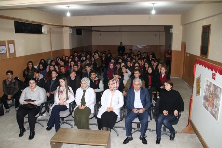 Okullarda “Ben Sokak Köpeğiyim” Diyor Eğitim Veriyor