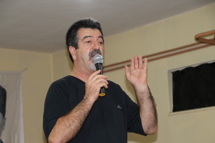 Okullarda “Ben Sokak Köpeğiyim” Diyor Eğitim Veriyor