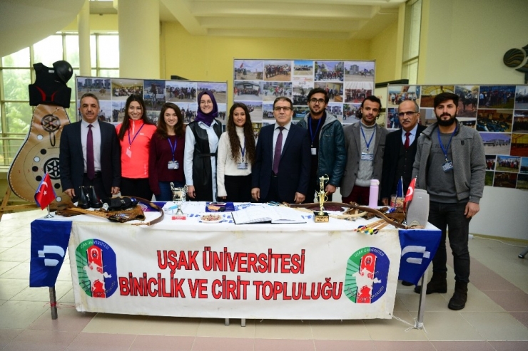 Uşak Üniversitesi Öğrenci Toplulukları Stant Açtı
