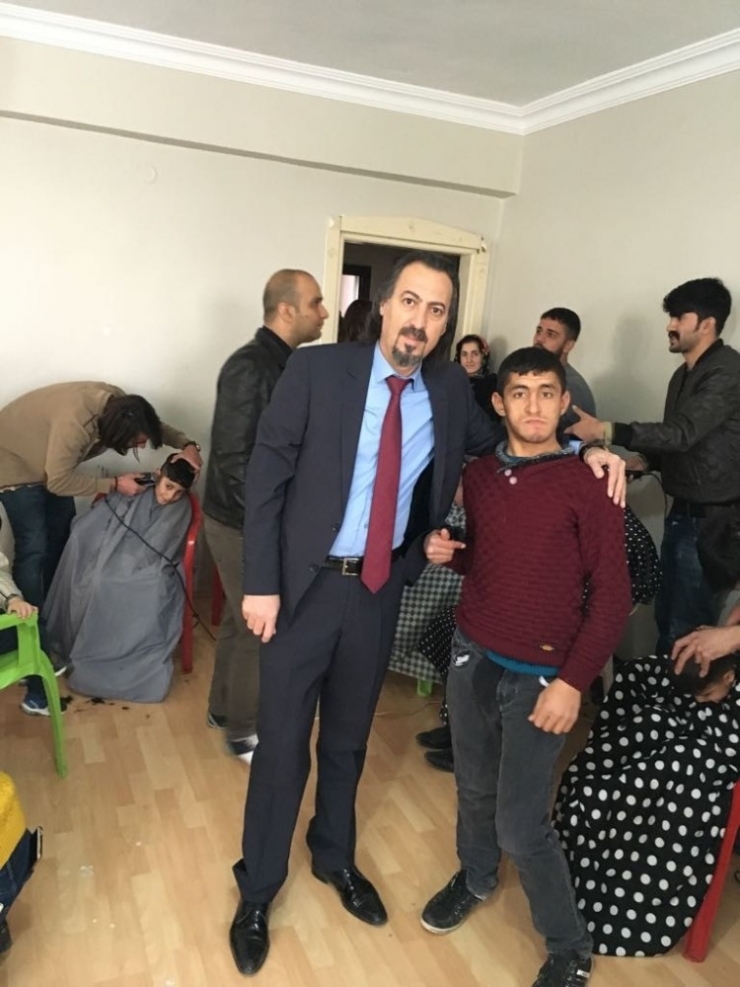 Van’daki Özel Öğrencilere El Ve Saç Bakımı