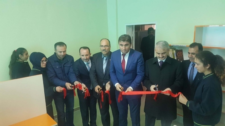 Yunus Emre Anadolu Lisesi, Kütüphanesine Kavuştu