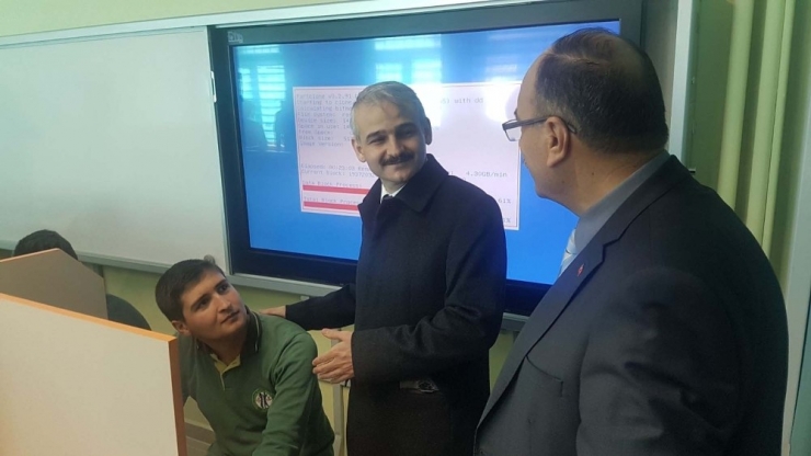 Yunus Emre Anadolu Lisesi, Kütüphanesine Kavuştu