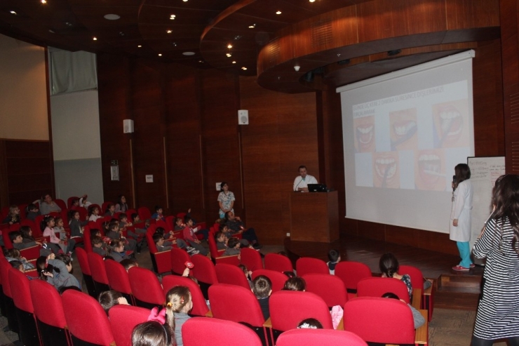 Öğrenciler Ağız Ve Diş Sağlığını Doktorlardan Öğrendi