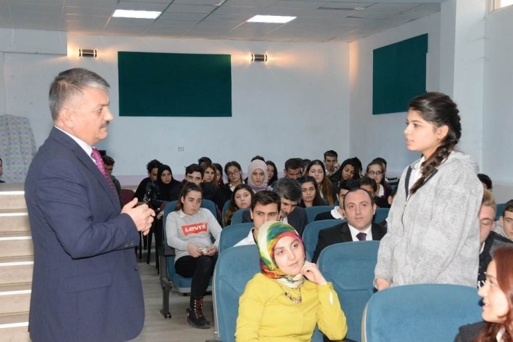 Eğitimde En Büyük Pay Öğretmenlerin