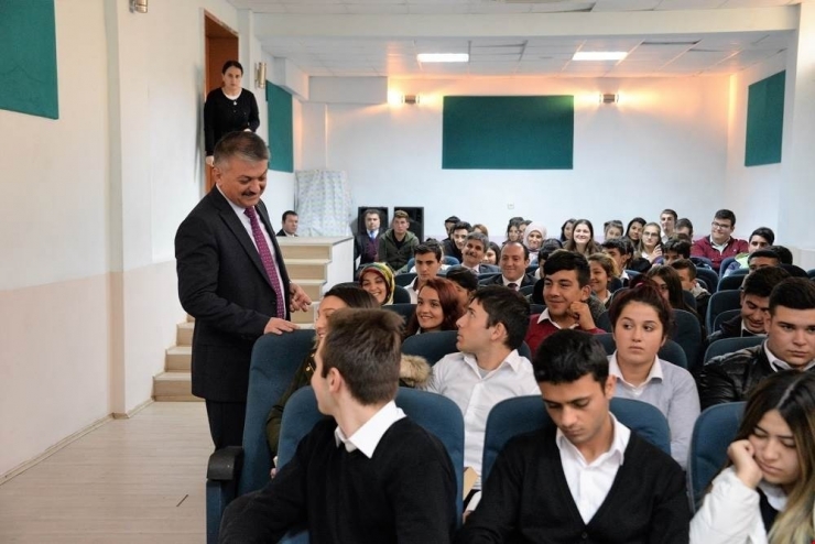 Eğitimde En Büyük Pay Öğretmenlerin