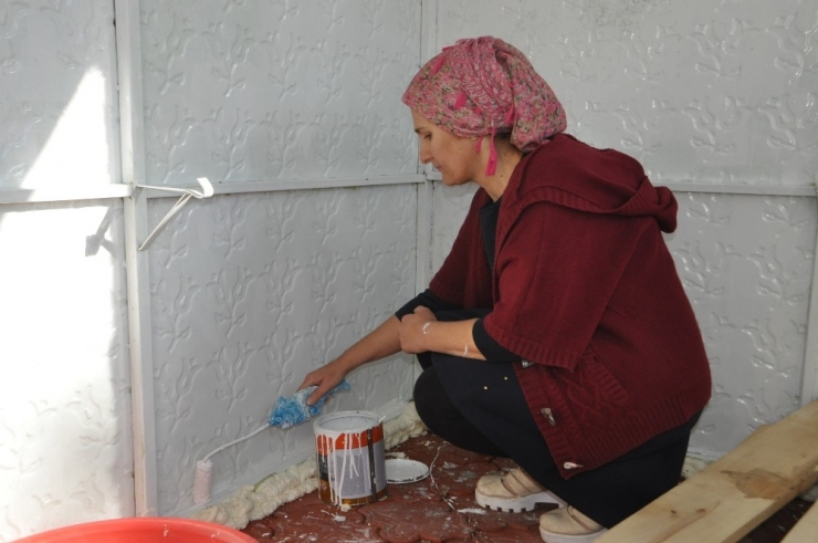 Bileziğini Satarak Büfe Yaptı Ama İçini Dolduramıyor