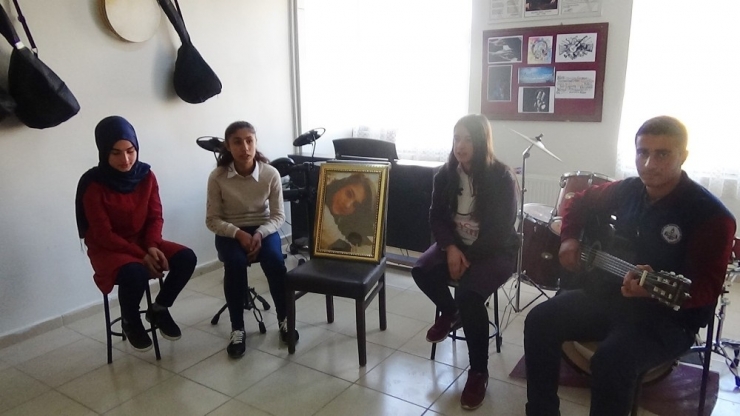 Öğrencileri Aybüke Öğretmeni Unutmadı