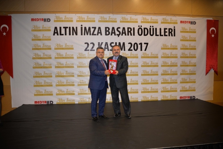 Bilecik Belediyesi’ne ’’Altın İmza Başarı Ödülü’’