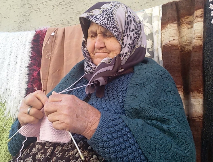 Muzaffer Nine El Emeği Göz Nuruyla Geçiniyor