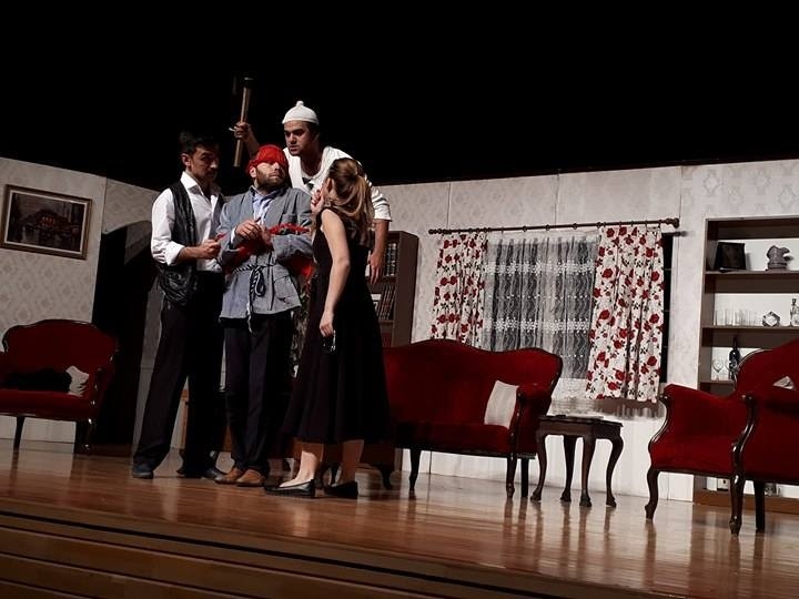 Sui Generis Tiyatro’dan Harika Bir Komedi