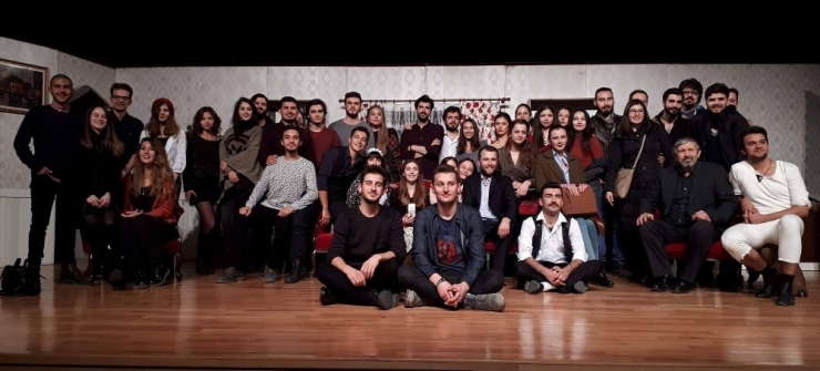 Sui Generis Tiyatro’dan Harika Bir Komedi