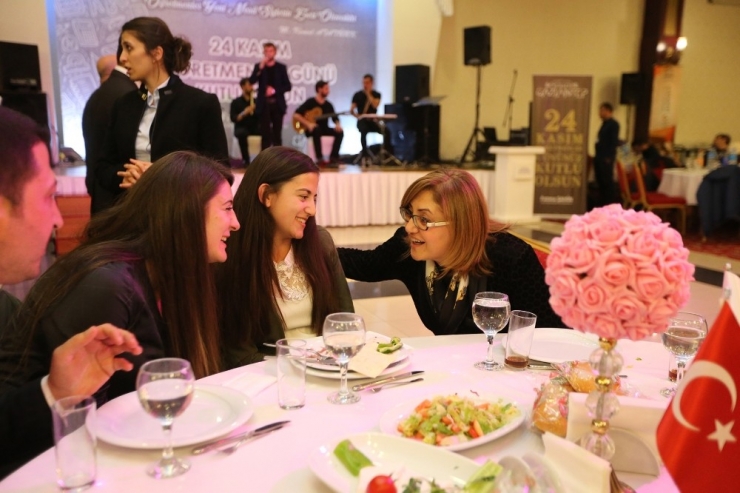 Fatma Şahin’den Öğretmenlere Konut Müjdesi