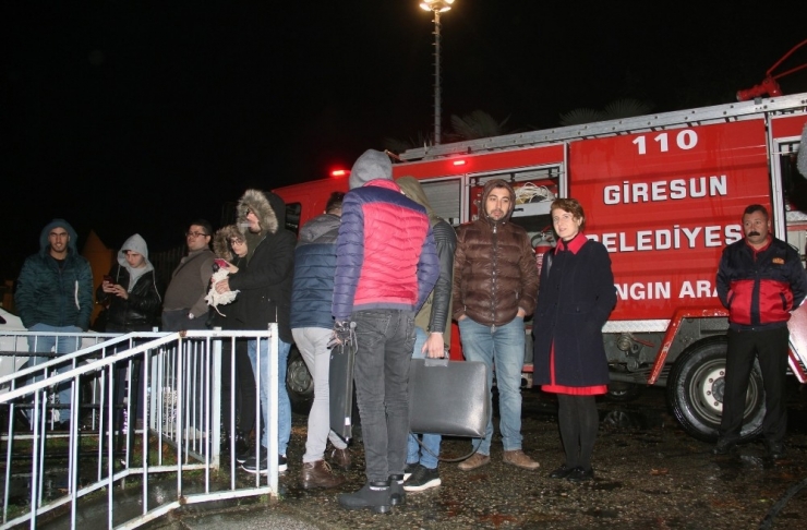 Üniversitede Yangın Paniği