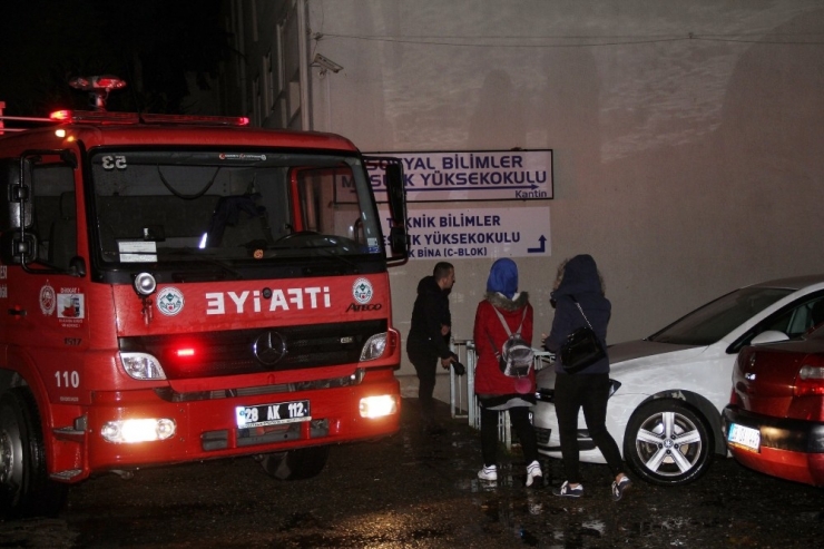 Üniversitede Yangın Paniği