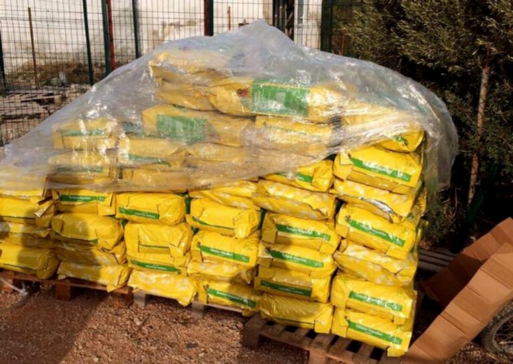 Haytap’tan Çeşme’deki Sokak Hayvanlarına 80 Paket Mama