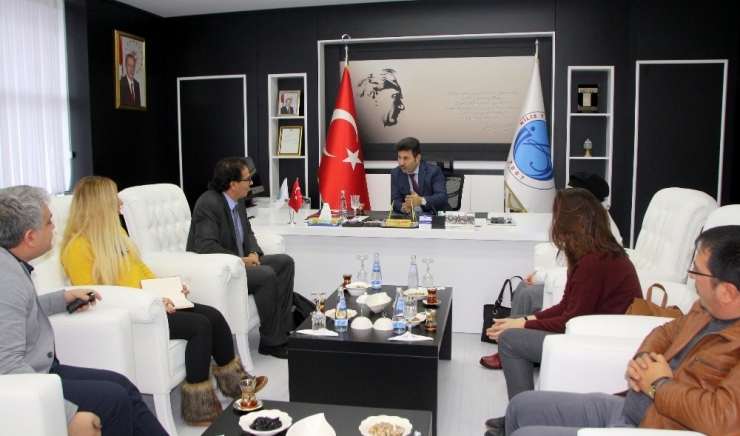 Suriyeli Üniversite Öğrencilerine Burs Desteği