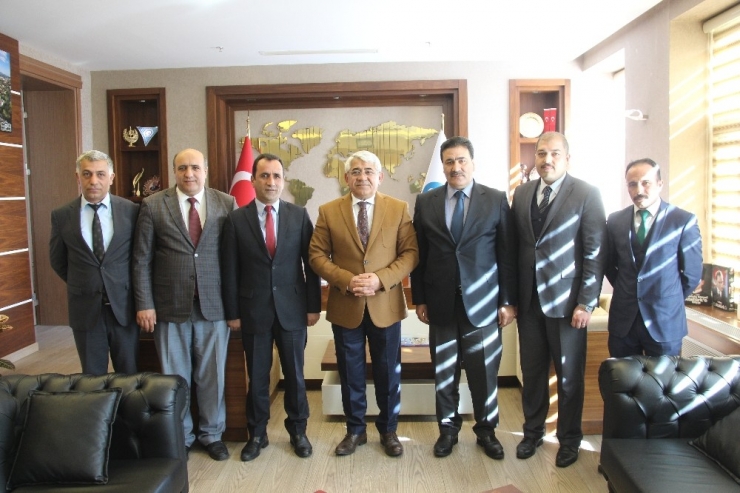 Kars Belediyesi’nden 4 Okula Hediye