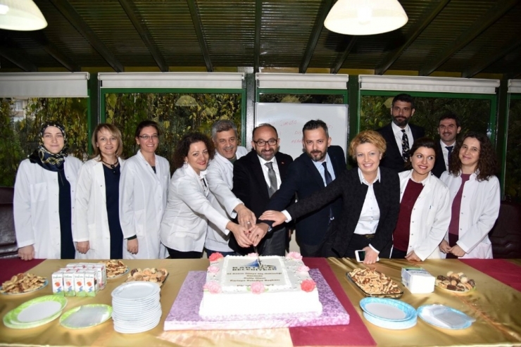 Başkan Üzülmez, Diş Hekimlerini Ziyaret Etti