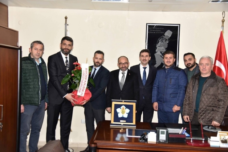 Başkan Üzülmez, Diş Hekimlerini Ziyaret Etti