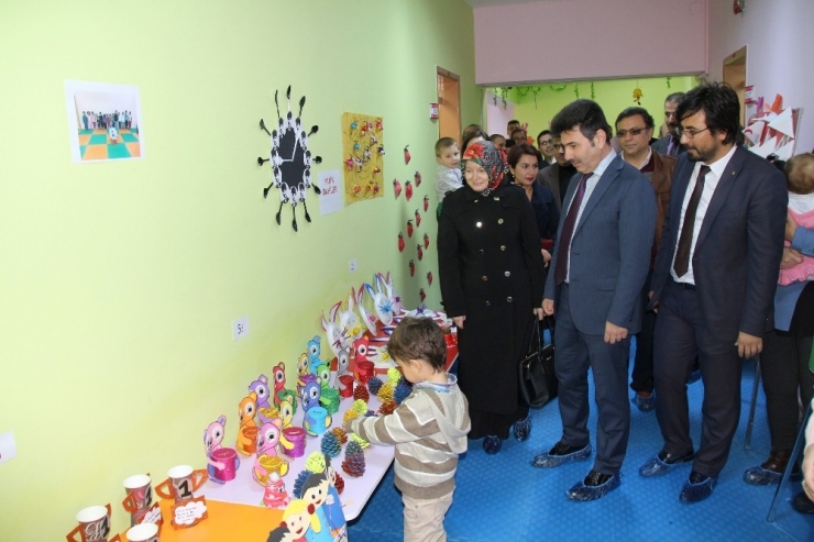 Üniversitede Öğretmenler Günü Kermesi