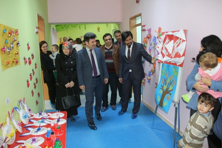 Üniversitede Öğretmenler Günü Kermesi