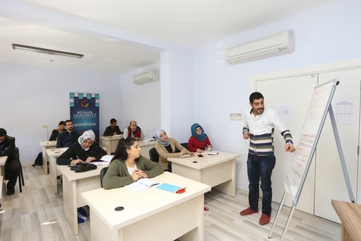 Engeliler Memuriyete Hazırlanıyor.