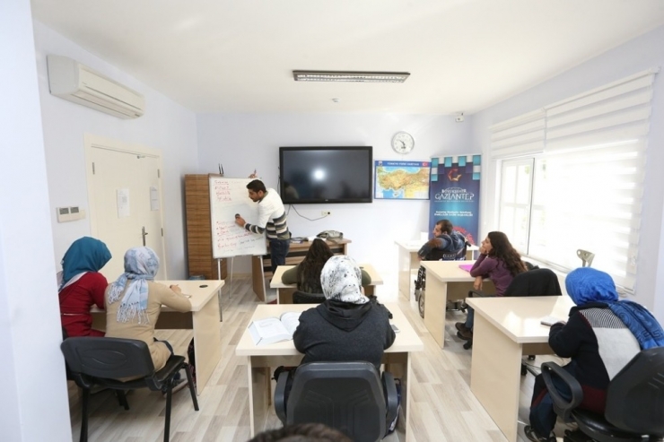 Engeliler Memuriyete Hazırlanıyor.