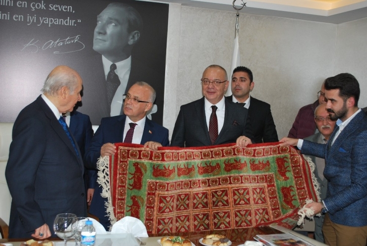 Bahçeli: “Türk Bayrağı Kandil’de Dalgalanmalı, Afrin Teröristlere Mezar Olmalıdır”