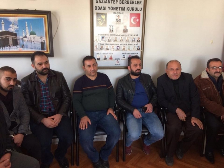 Mhp’li Taşdoğan Berberlerin Sorunlarını Dinledi