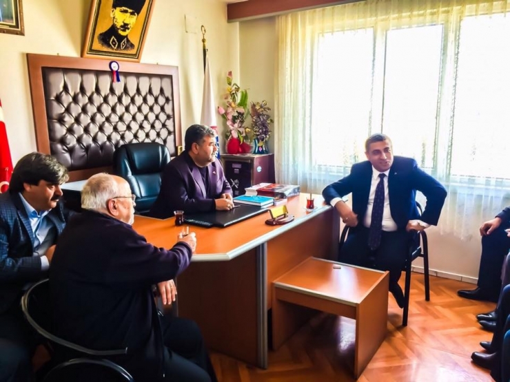 Mhp’li Taşdoğan Berberlerin Sorunlarını Dinledi